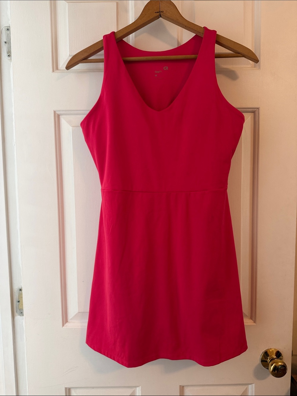 GAP GapFit Bright Pink Casual Sleeveless V-Neck Mini Dress, size Medium